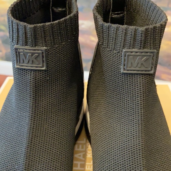 Michael Kors Skyler Bootie - Picture 2 of 14